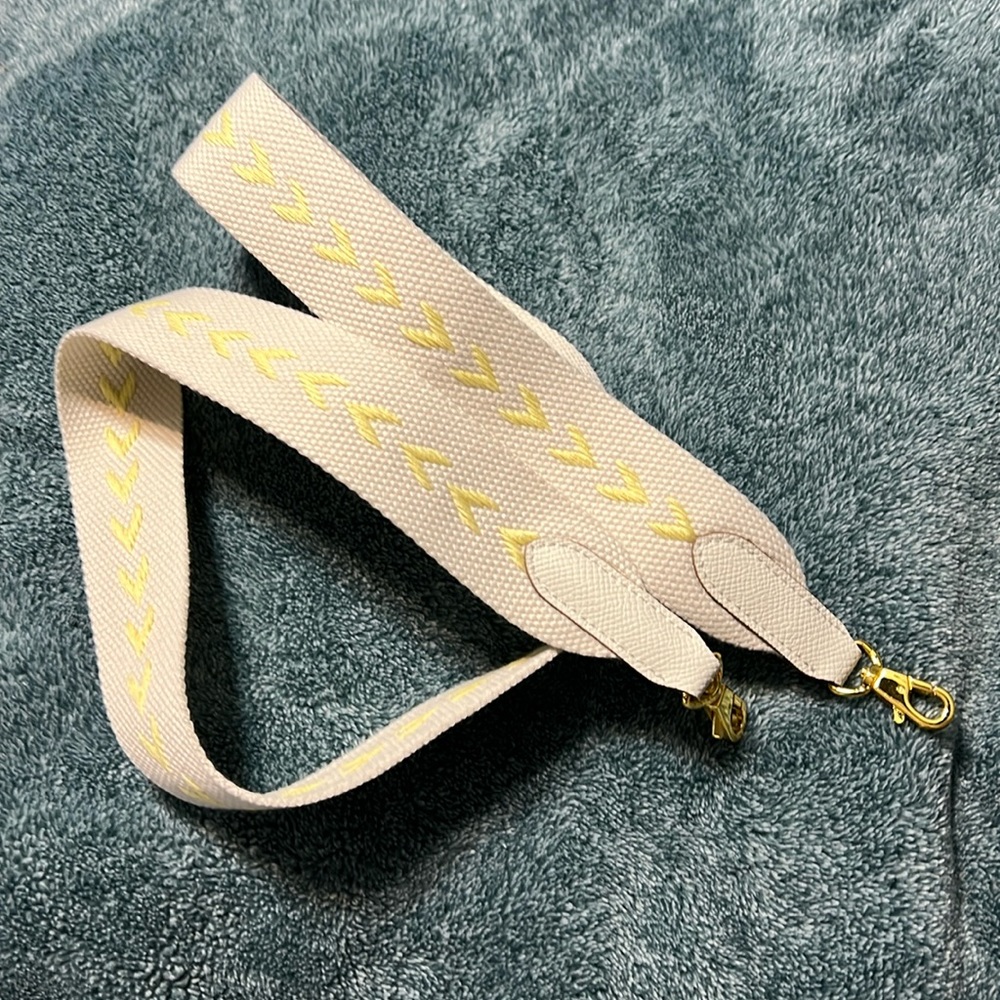 Lily and Bean brand 42” strap